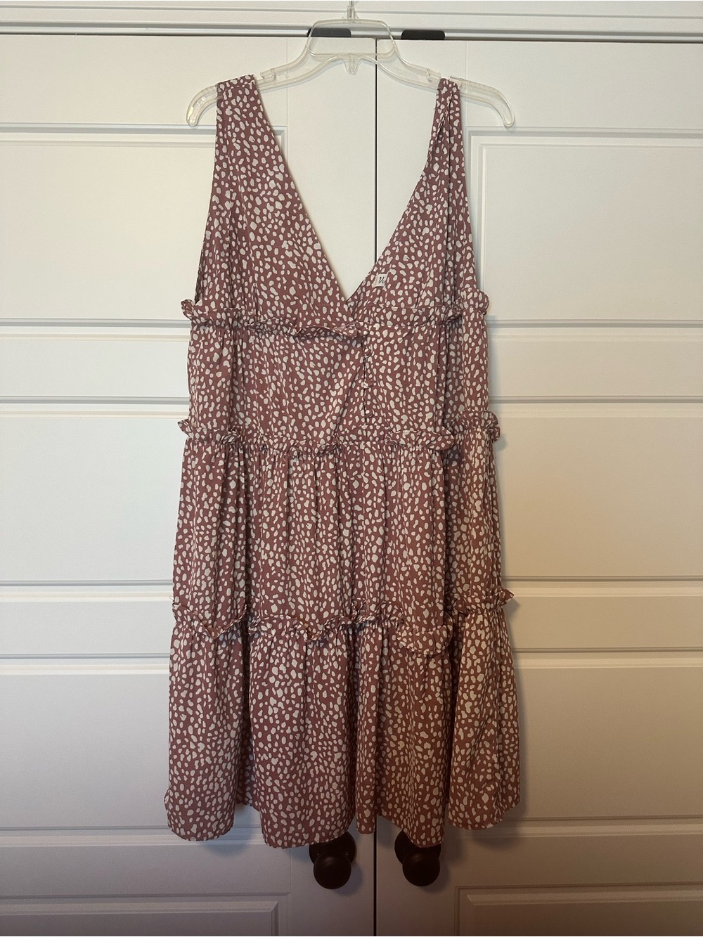 Vine & Love Mauve-Pink Printed Tiered V-Neck Mini Dress with Button Detail